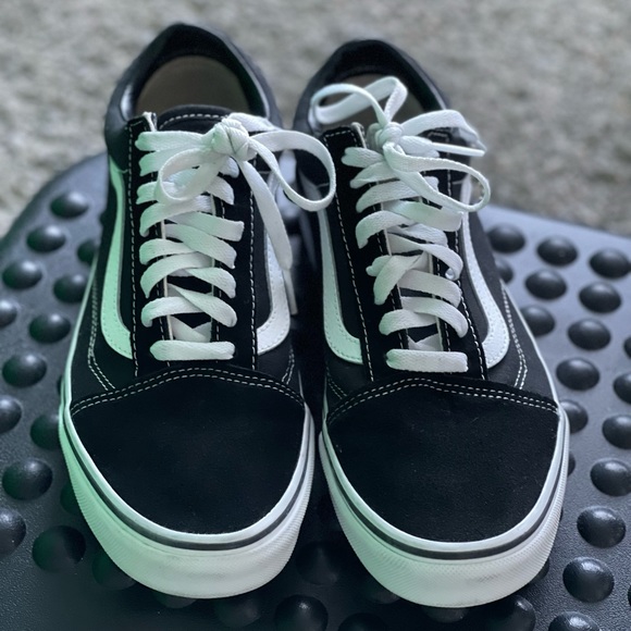 Classic Vans Sneakers - Like New - Mens Size 7.5/Womens Size 9 - Worn Only Once - Picture 2 of 6